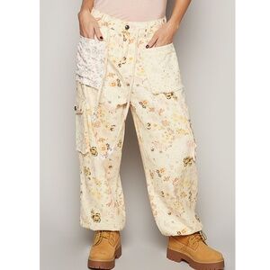 🌟 “The Chloe" Natural Floral Print Cargo Pants